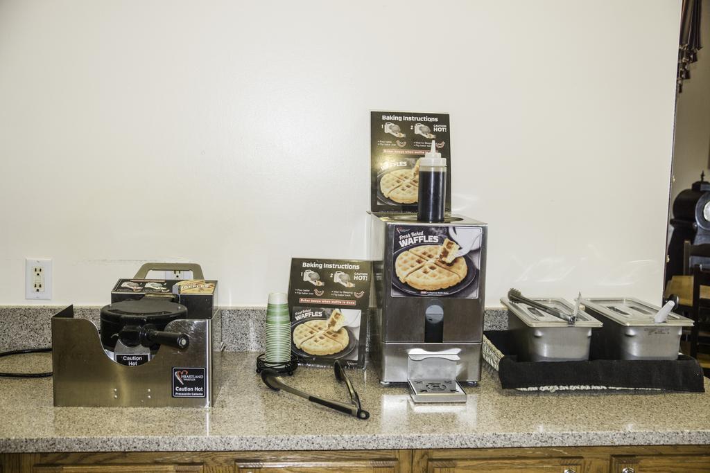 Americas Best Value Inn St. Louis / South Mehlville Екстериор снимка